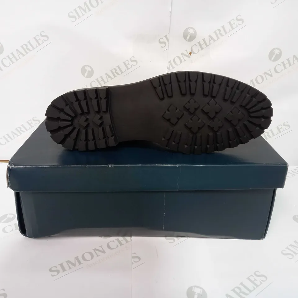 PIER ONE BOOTS IN BLACK- UK 9.5