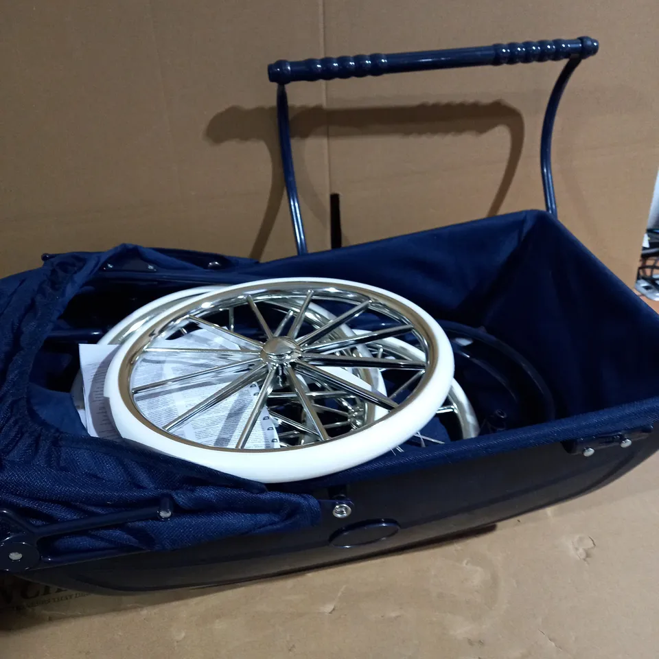 BELLA ROSA PREMIUM NAVY CARRIAGE DOLL PRAM  RRP £129.99