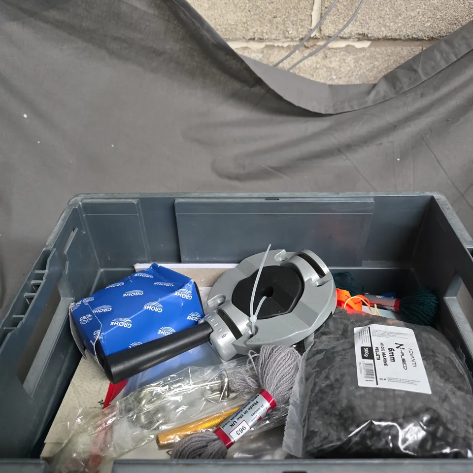 APPROXIMATELY 20 ITEMS INCLUDING SUPERTOUCH PE GLOVES HARPIC CLEAN TABS AND A VALVUE PLUS VARIOUS HOUSEHOLD ITEMS .