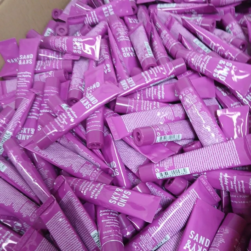 BOX OF APPROXIMATELY 900 SAND & SKY MASQUE