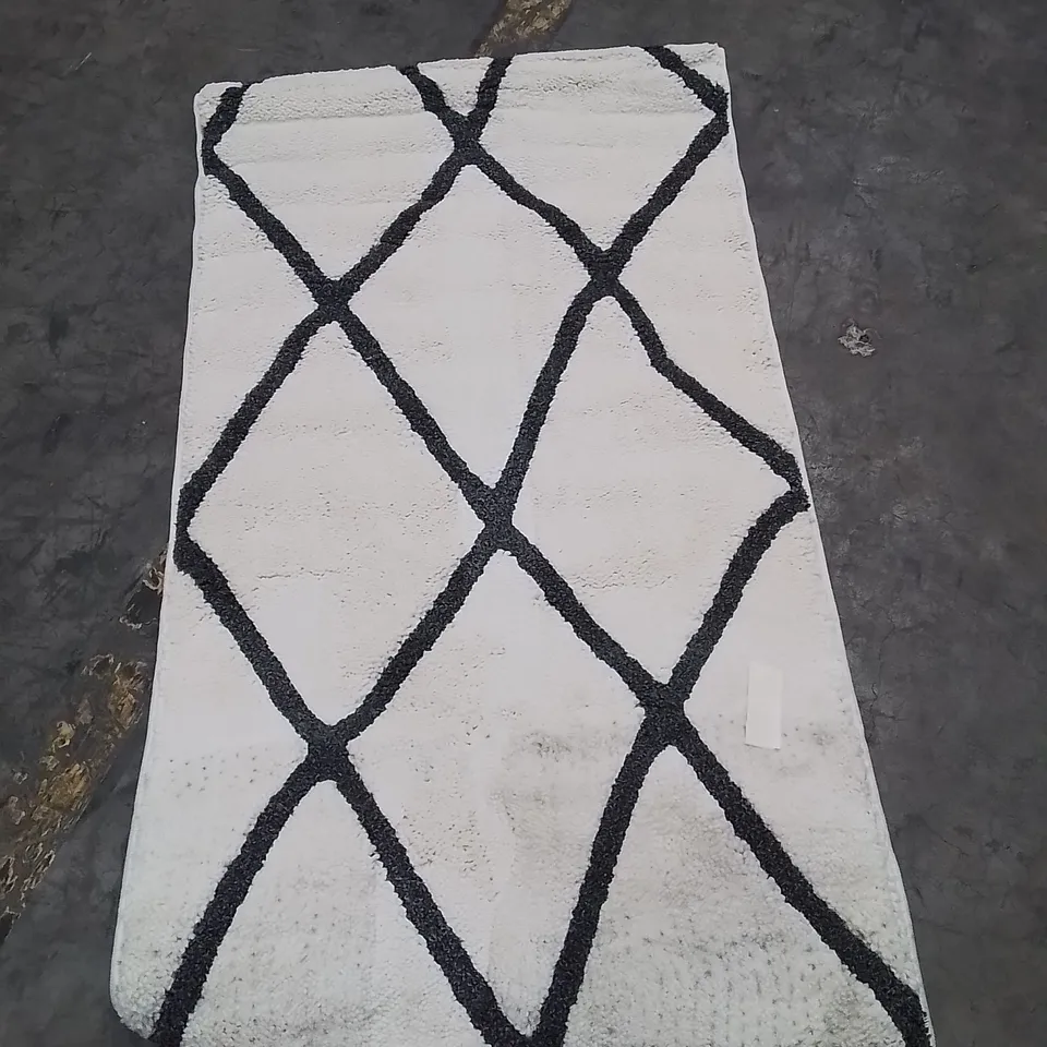 QUALITY DESIGNER AREA RUG - APPROXIMATELY 150X80CM