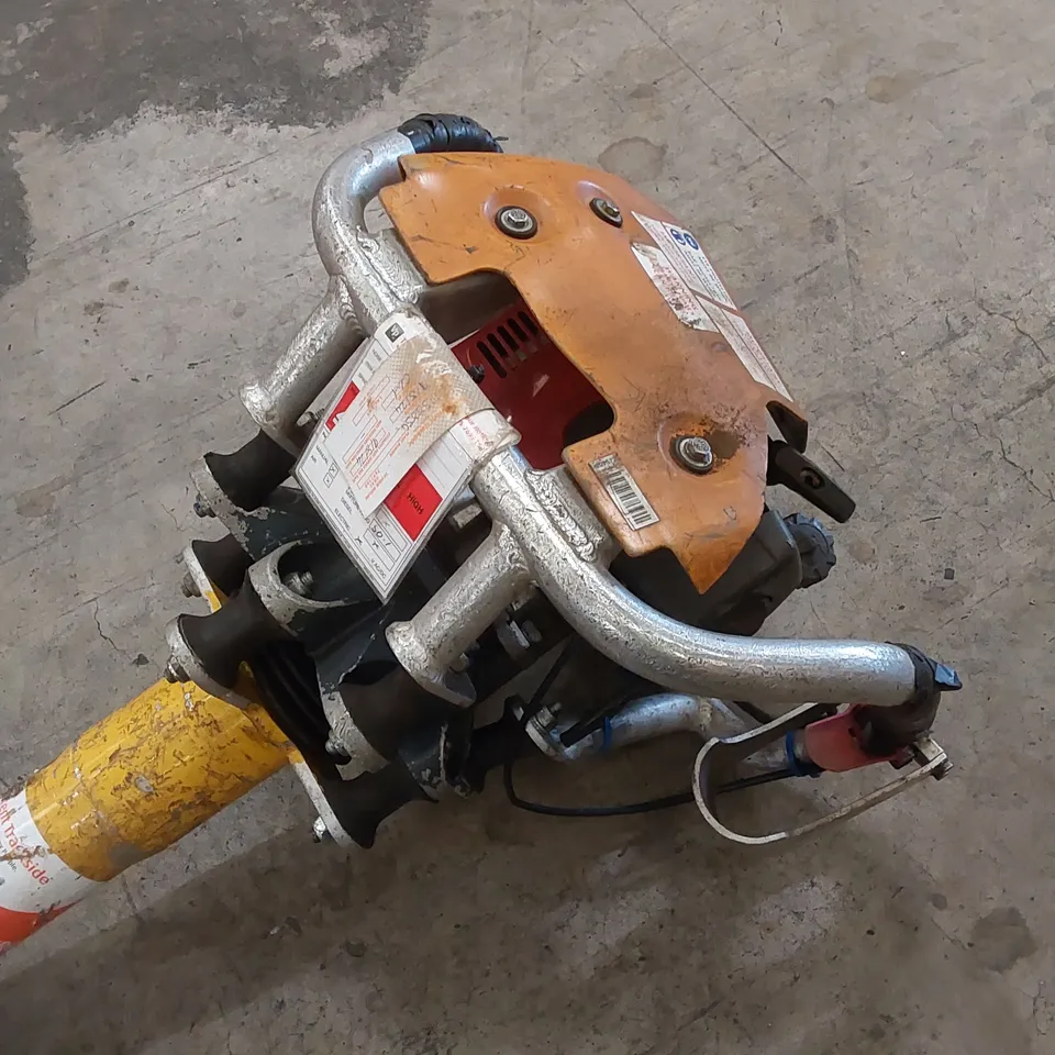 ROBEL 62.05 2 STROKE VERTICAL TAMPER - RAILWAY MAINTENANCE TOOL