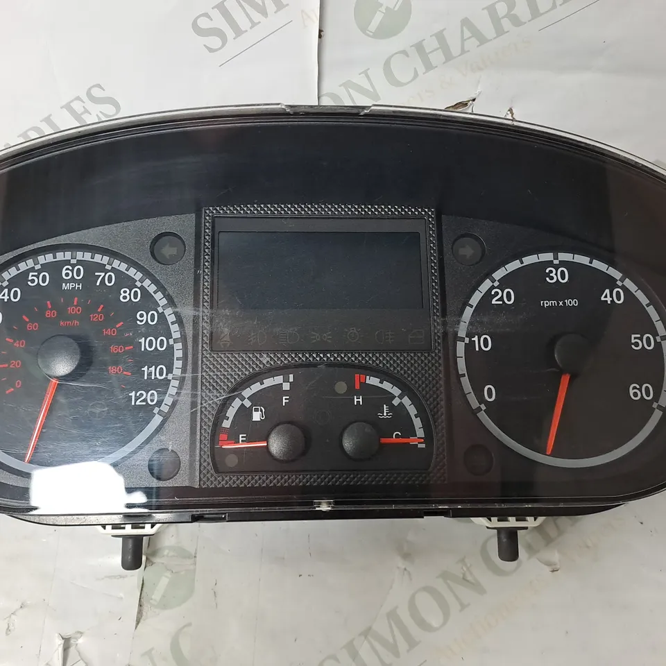 INSTRUMENT CLUSTER 