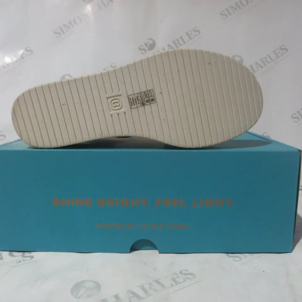 BOXED PAIR OF BZEES OPEN TOE WEDGE SANDALS IN TAUPE SIZE 7