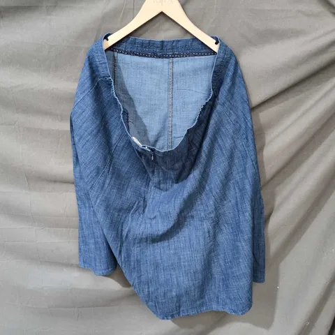 WOMEN’S DENIM LONG-SLEEVE TOP – LIGHT CHAMBRAY  AMART