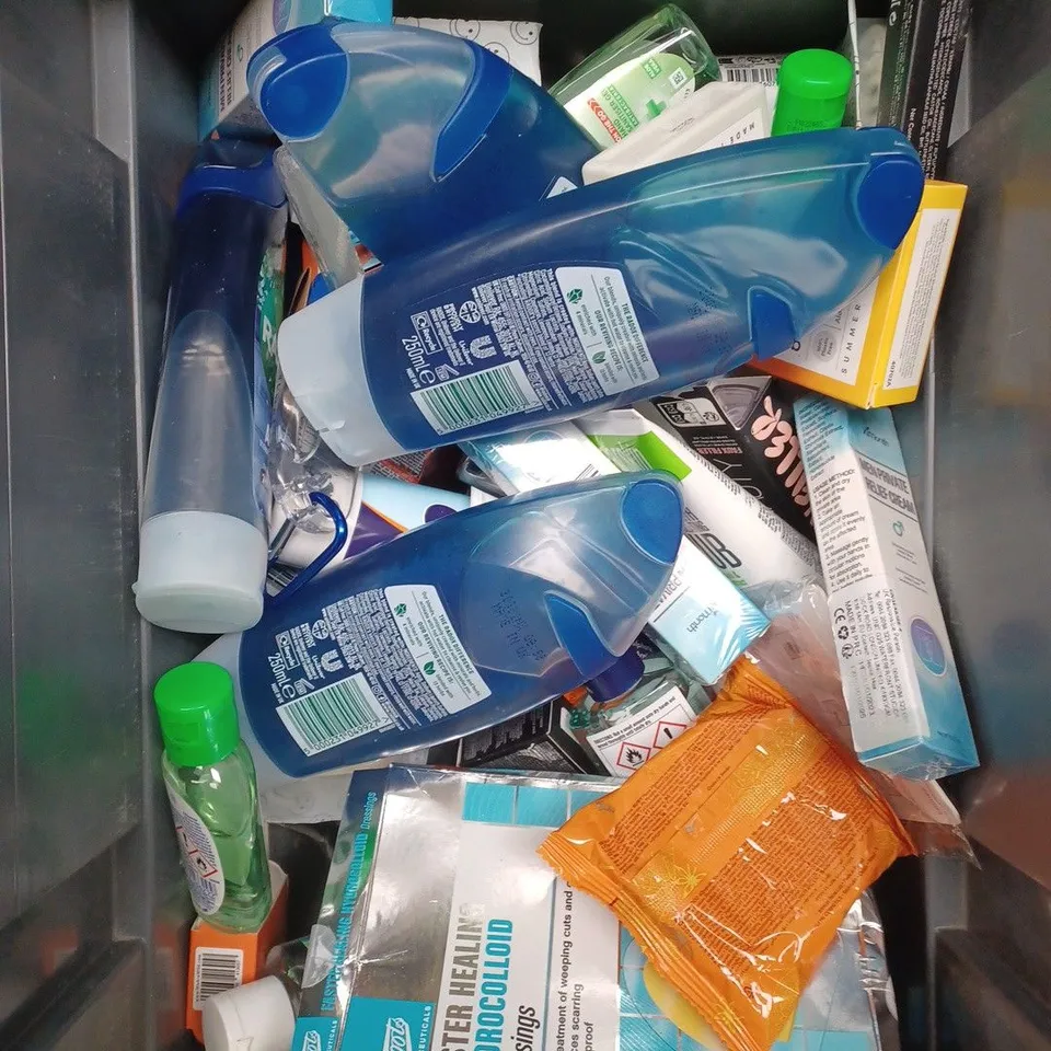 APPROXIMATELY 20 ASSORTED COSMETIC PRODUCTS TO INCLUDE DOTS FOR SPOTS, GIVE ME DAY CREAM, AND RADOX SHOWER GEL