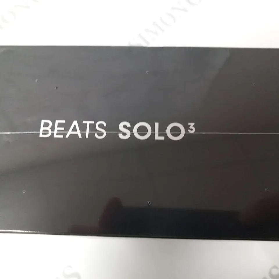 BOXED AND SEALED BEAT SOLO3 ON EAR WIRELESS BLUETOOTH HEADPHONES WITH CARRYING CASE