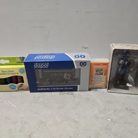 APPROXIMATELY 12 ASSORTED TOYS & GAMES TO INCLUDE - CRAYOLA JUMBO CRAYONS , DAPOL AUTHENTIC 1:76 SCALE MODEL ETC