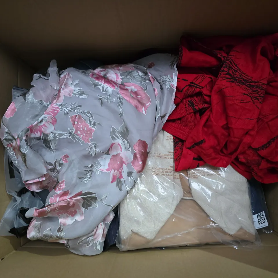 APPROXIMATELY 35 ASSORTED CLOTHING ITEMS IN VARIOUS SIZES, STYLES & COLOURS TO INCLUDE DRESSES, TOPS, JEANS, ETC