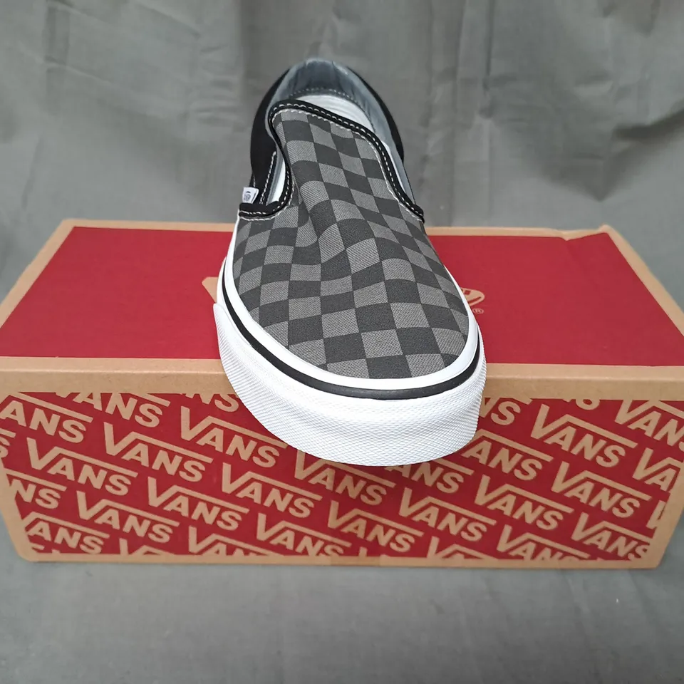 BOXED PAIR OF VANS CLASSIC SLIP-ON SHOES IN GREY/BLACK CHECKERBOARD UK SIZE 6