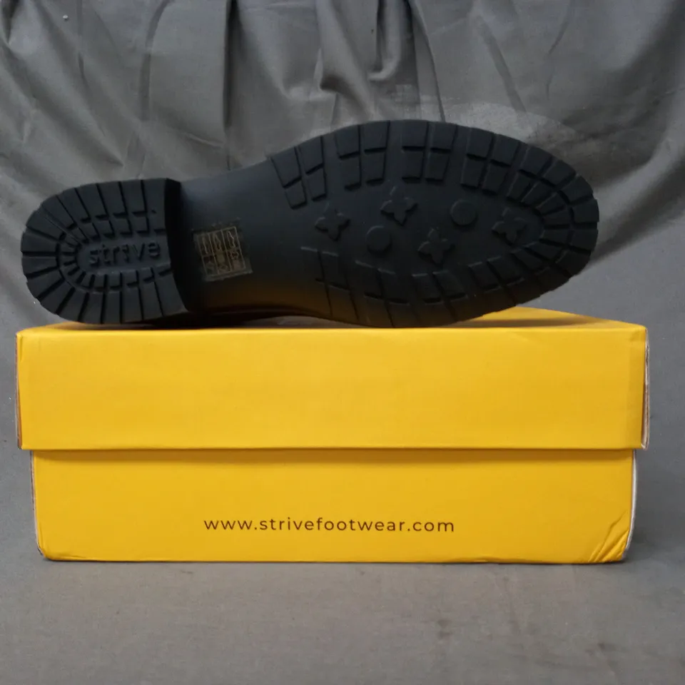 BOXED PAIR OF STRIVE CHELSEA BOOTS IN BROWN SIZE 6