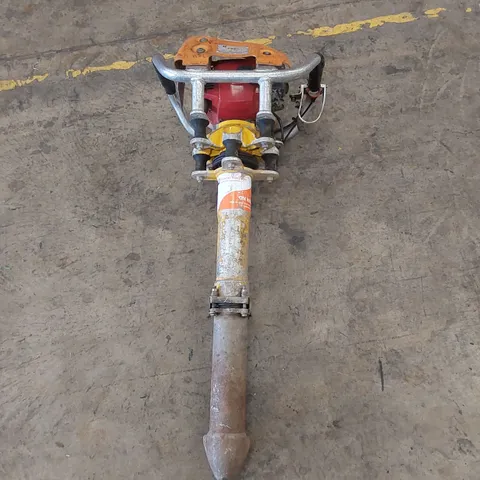ROBEL 62.05 2 STROKE VERTICAL TAMPER - RAILWAY MAINTENANCE TOOL