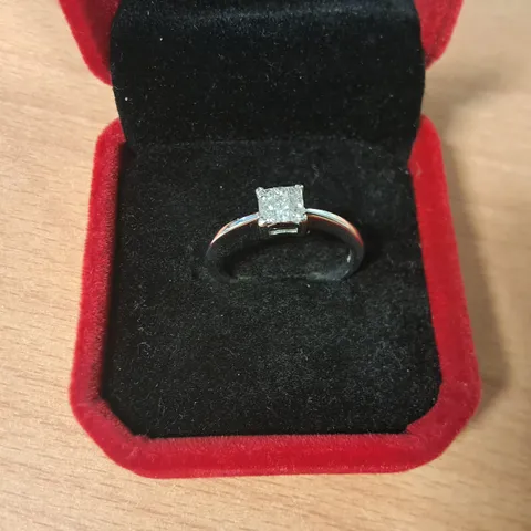18CT WHITE GOLD RING SET WITH PRINCESS CUT DIAMOND
