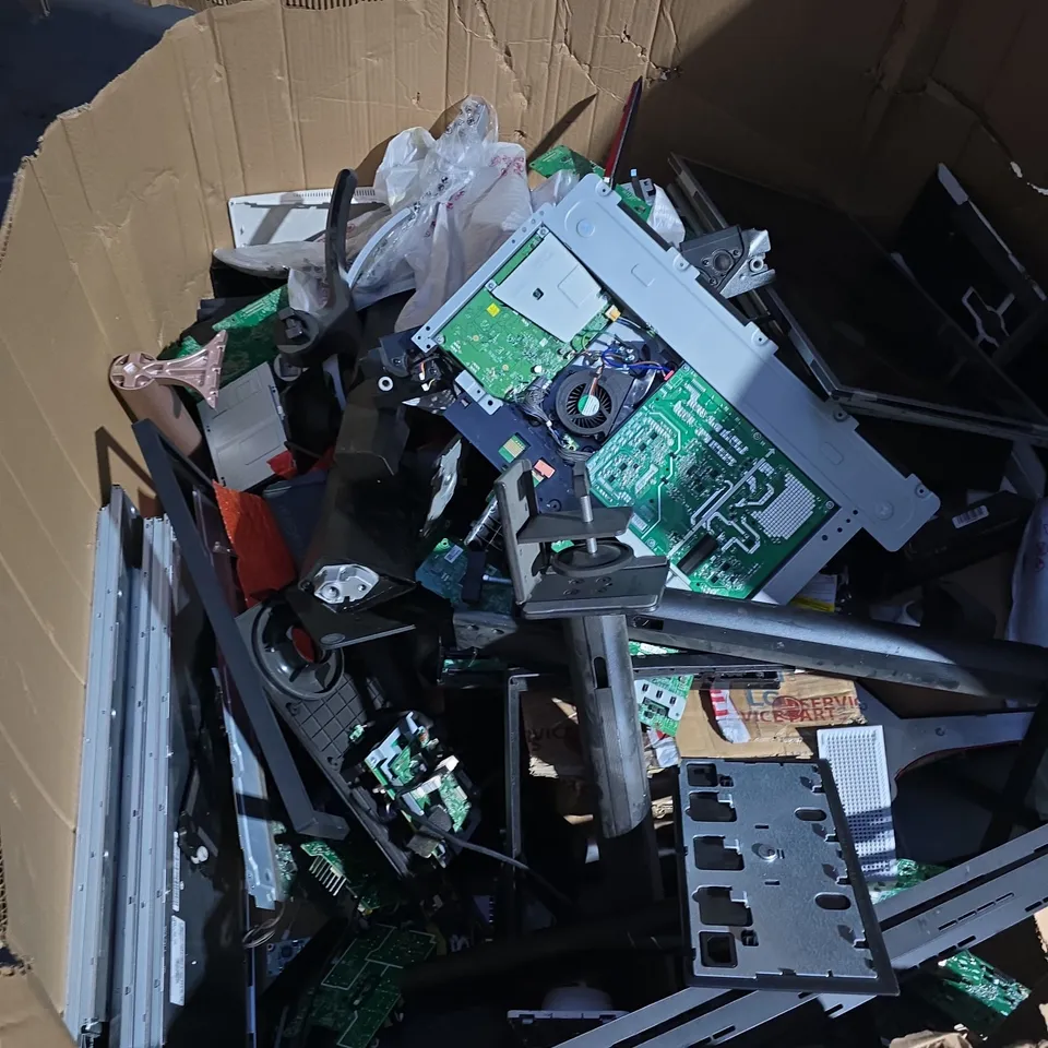 PALLET OF ASSORTED COMPUTER PARTS & ELECTRONIC COMPONENTS