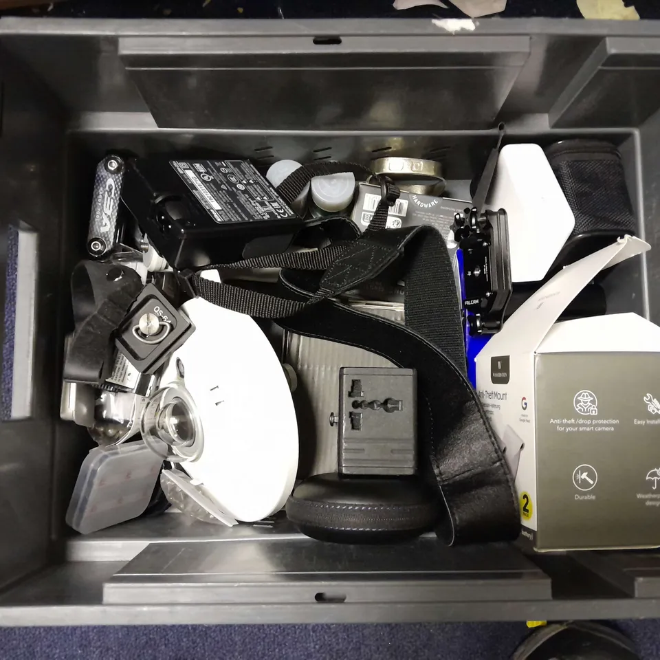 APPROXIMATELY 15 ASSORTED ELECTRICALS AND CAMEERA ACCESSORIES TO INCLUDE 6x4" 185gsm GLOSS PHOTO PAPER, WI-FI CAMERA, MANFROTTO CAMERA BAG, ETC