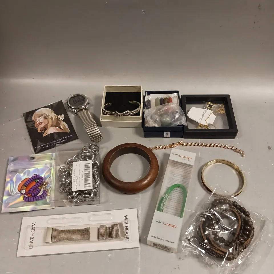 APPROXIMATELY 30 ASSORTED JEWELLERY PRODUCTS TO INCLUDE WATCHES, NECKLACES, BRACELETS ETC