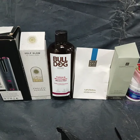 APPROXIMATELY 15 ASSORTED HEALTH & BEAUTY PRODUCTS TO INCLUDE BULL DOG,JAMES READ AND HAIR CLIPS