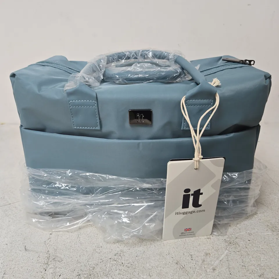 IT LUGGAGE OUTPACED SMOKE BLUE HOLDALL 