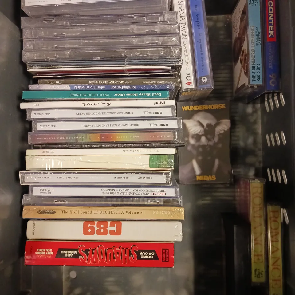 APPROXIMATELY 30 ASSORTED CD/CASSETTE ALBUMS TO INCLUDE A FLOCK OF SEAGULLS, IMAGINE DRAGONS, DAPHNE ETC 