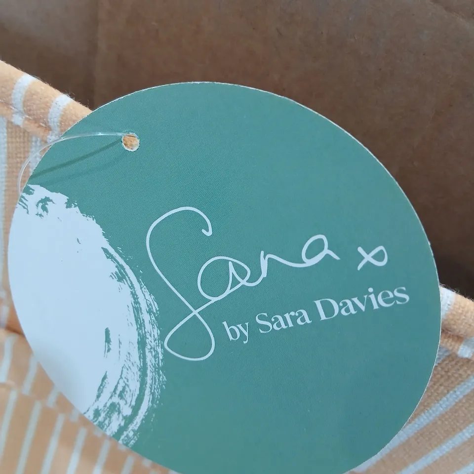 TEN SARA DAVIES HANGING STORAGE PANEL – STRIPED FABRIC WALL-HANGING ORGANISERS