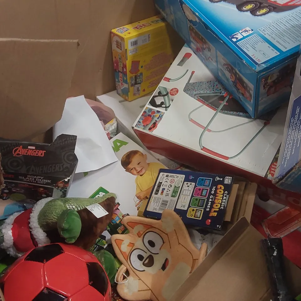 PALLET CONTAINING A LARGE QUANTITY OF ASSORTED TOYS INCLUDING: PLAYMOBIL FIRE TRUCK, BABY DOLL, HOT WHEELS DRAGON CAR, FOOTBALL ECT