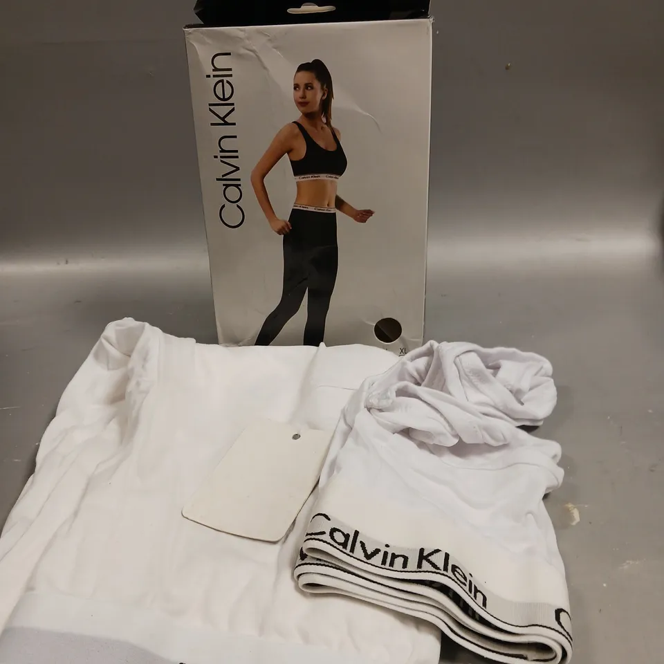 BOXED CALVIN KLEIN WOMENS GYMWEAR IN WHITE - M 