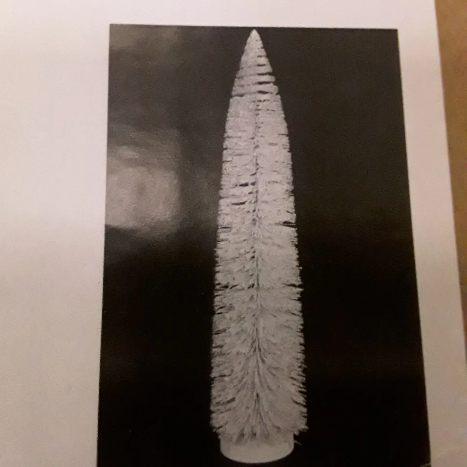 PALLET OF APPROXIMATELY 12 BOXED BRAND NEW 114CM SILVER TIPS TREES