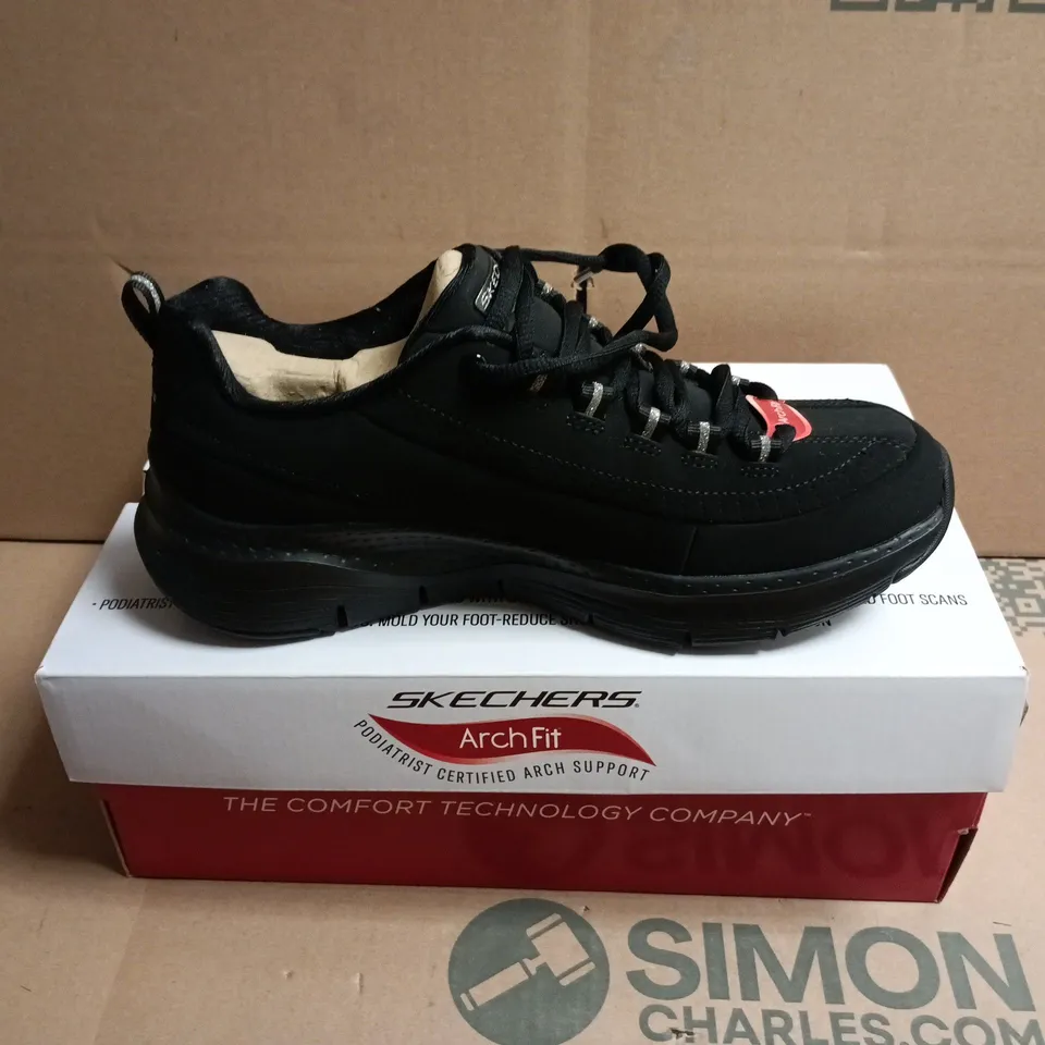 SKECHERS ARCH FIT WOMEN'S SHOES – BLACK, UK 5