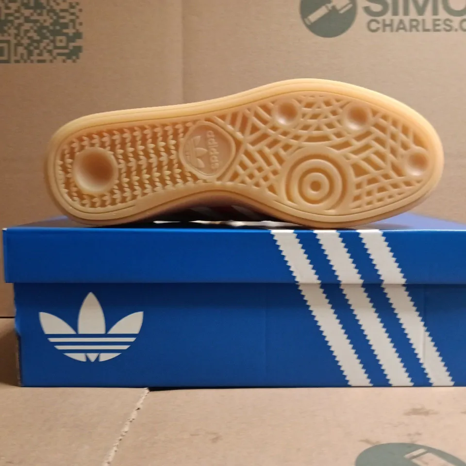 BOXED PAIR OF ADIDAS HANDBALL SPEZIAL TRAINERS IN WHITE/RED SIZE UK 6.5