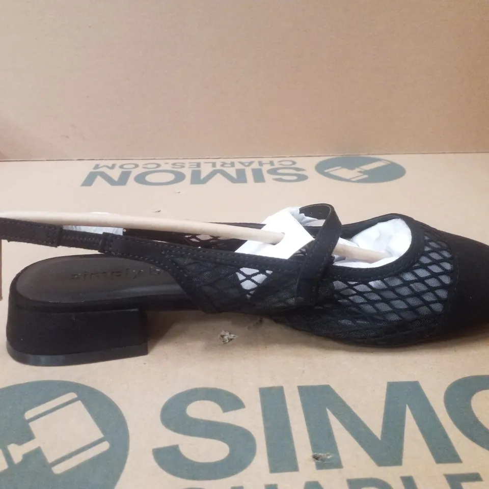 BOX CONTAINING APPROXIMATELY 9 PAIRS OF BRAND NEW SIMPLY BE BLACK JUPITER WIDE MESH SLINGBACK FLATS - SIZE 7