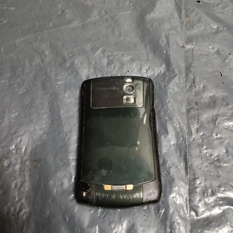 BLACKBERRY SMARTPHONE WITH QWERTY KEYBOARD – O2 BRANDING 