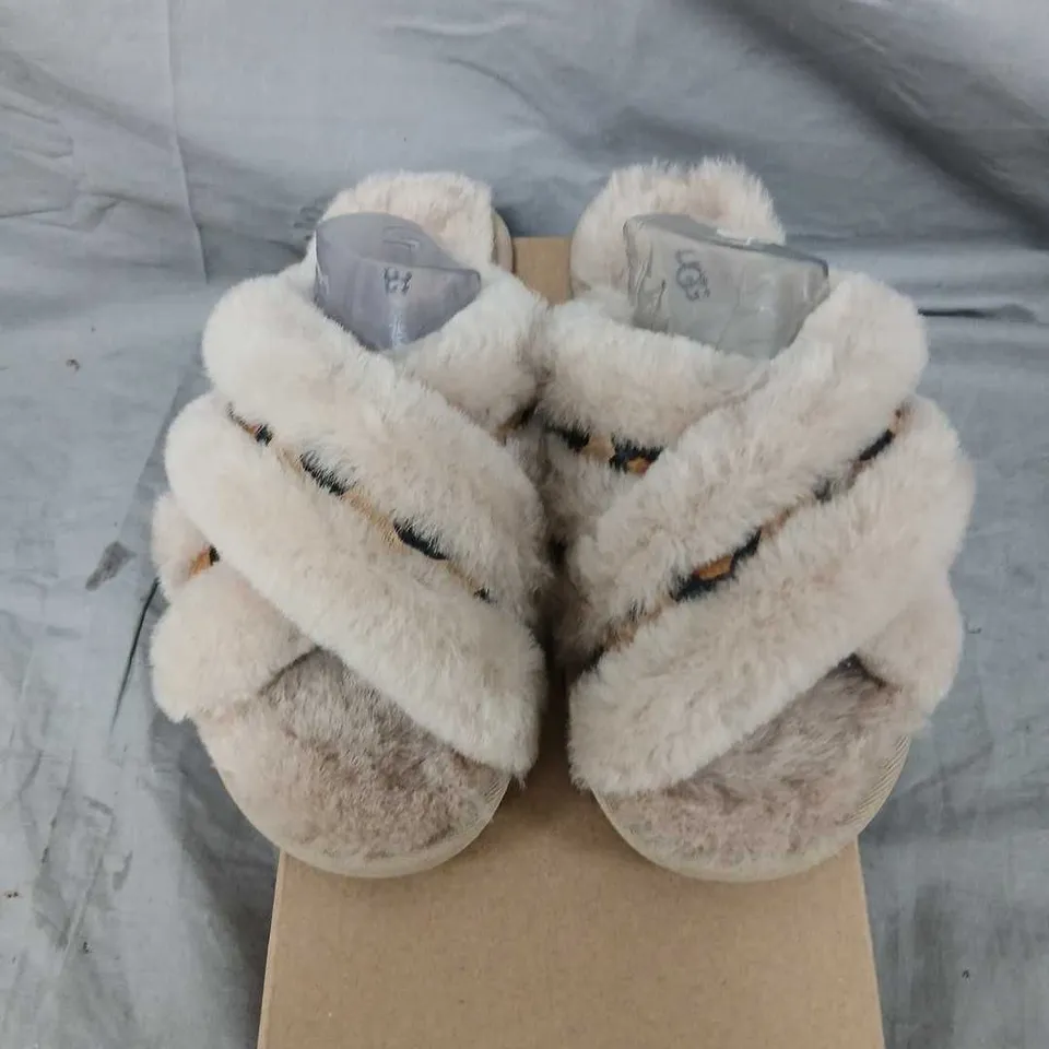 UGG SCUFFITA SPOTTY 3 SLIPPERS – BEIGE FAUX FUR