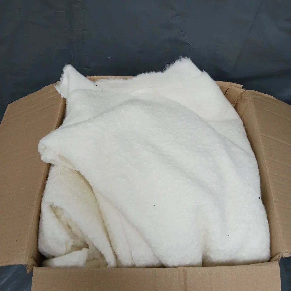 BOXED COTTON THROW 