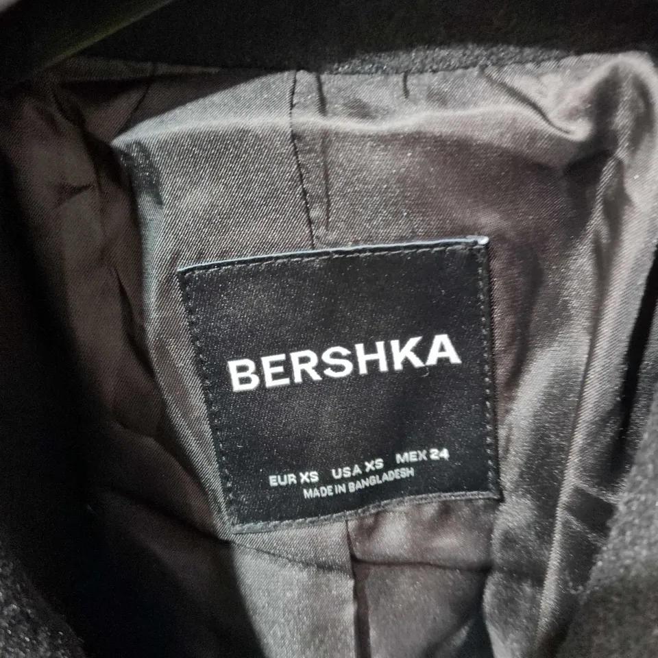 BERSHKA BLACK DOUBLE-BREASTED COAT – XS (WOMEN)