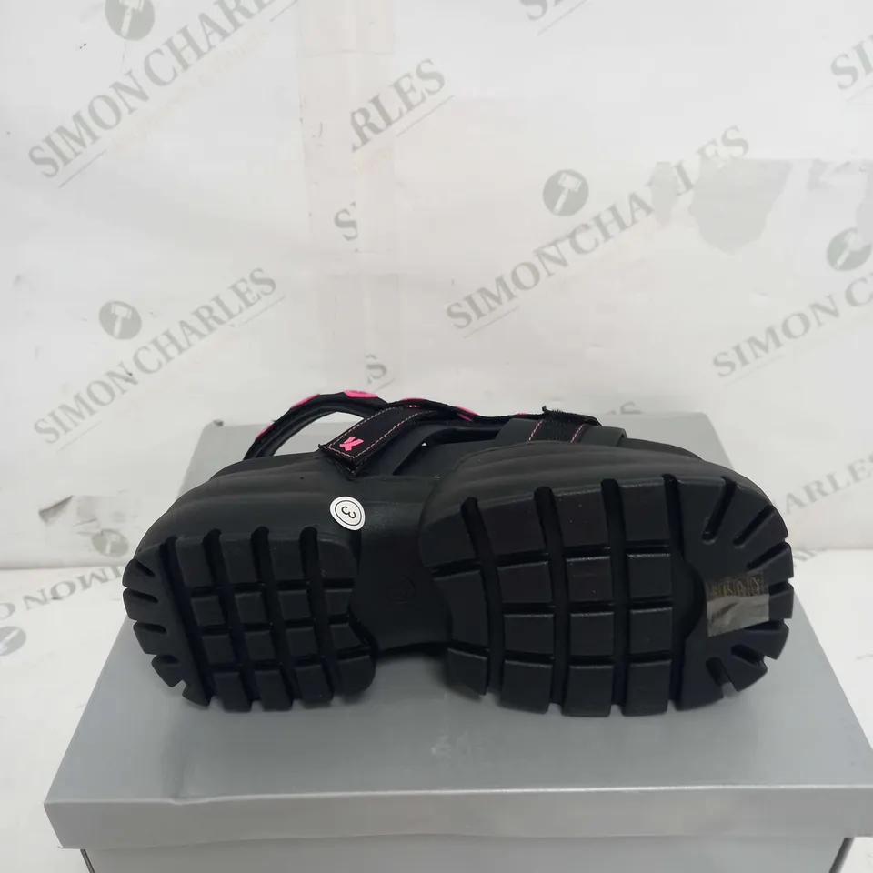BOXED PAIR OF KOI FOOTWEAR FAKE FEELINGS CHUNKY SANDALS IN BLACK/PINK- SIZE 3