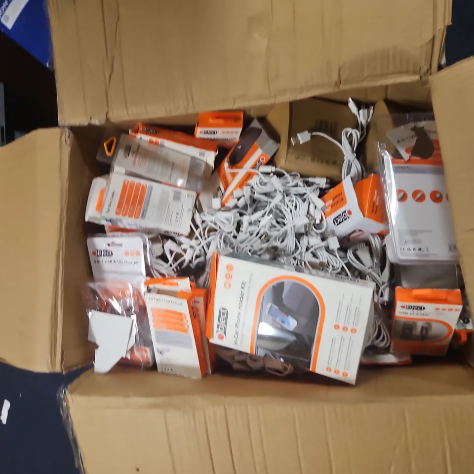 BOX OF ASSORTED ITEMS INCLUDING OBJECT WIRELESS CHARGER PHONE HOLDER & USB ACCESSORIES 