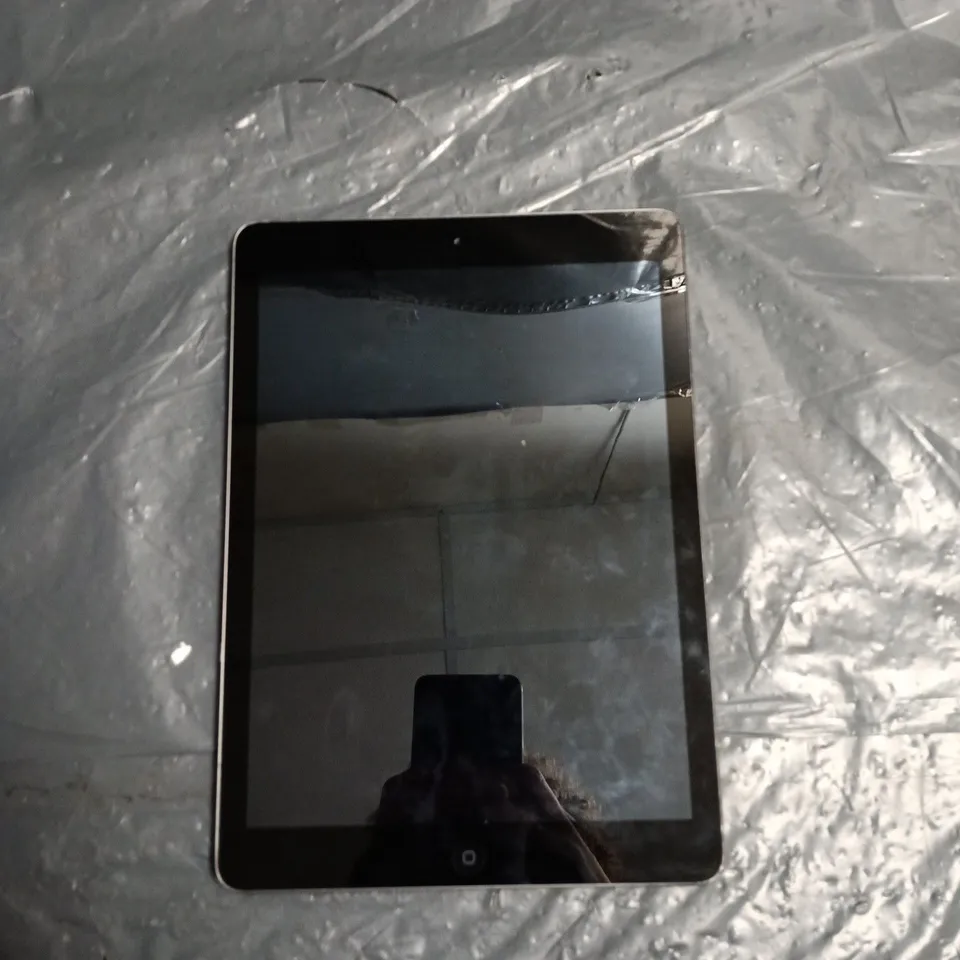 APPLE IPAD AIR 16GB – SILVER