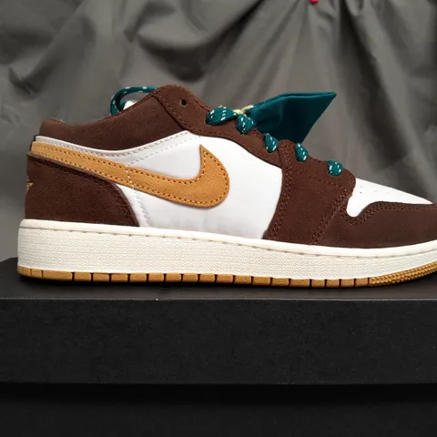 BOXED AIR JORDAN 1 LOW SE - UK 5