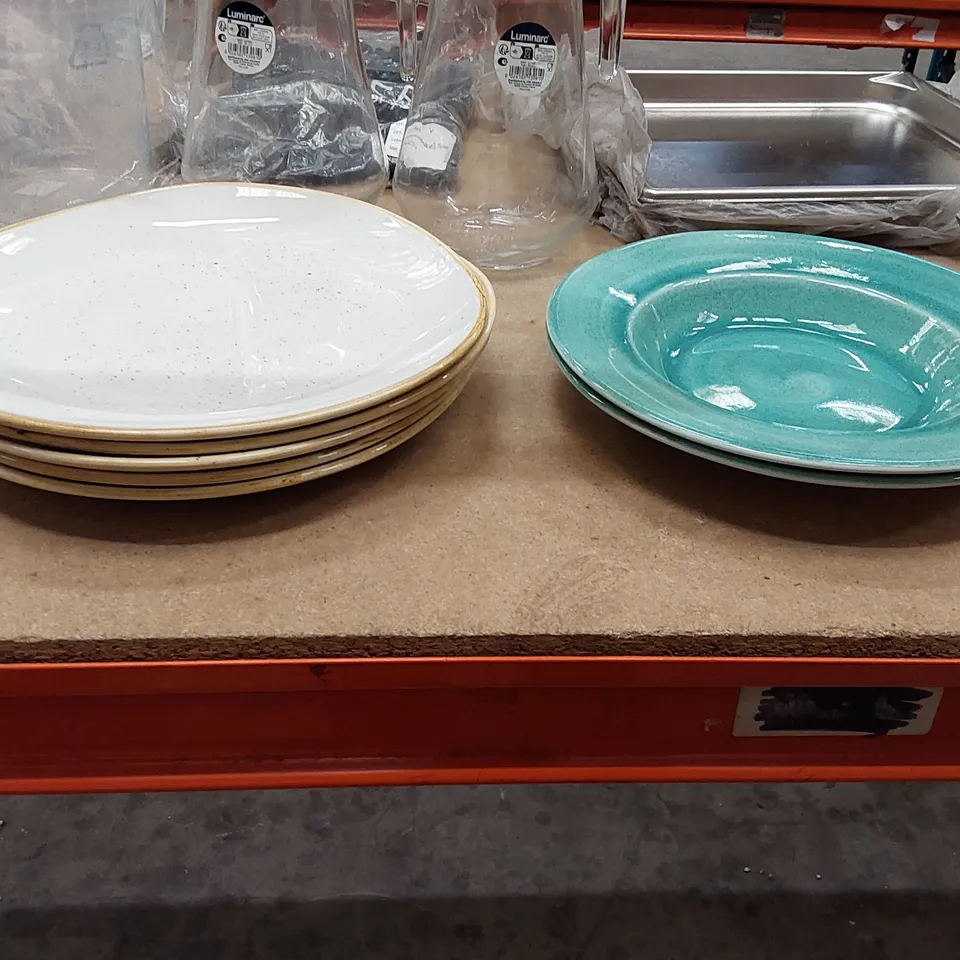 BOX OF ASSORTED DINNERWARE AND CATERING SUPPLIES INCLUDING; CHURCHILL STONECAST PLATES, STEELITE PLATES, LUMINARC JUGS, BAKING TRAYS, GENWARE SERVING DISHES ECT. (1 BOX)