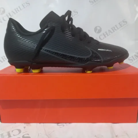BOXED PAIR OF NIKE MERCURIAL FOOTBALL BOOTS IN BLACK UK SIZE 4