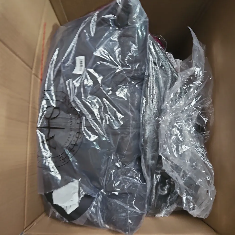 LARGE BOX OF APPROXIMATELY 25 ASSORTED CLOTHING ITEMS IN VARIOUS COLOURS, STYLES AND SIZES - COLLECTION ONLY