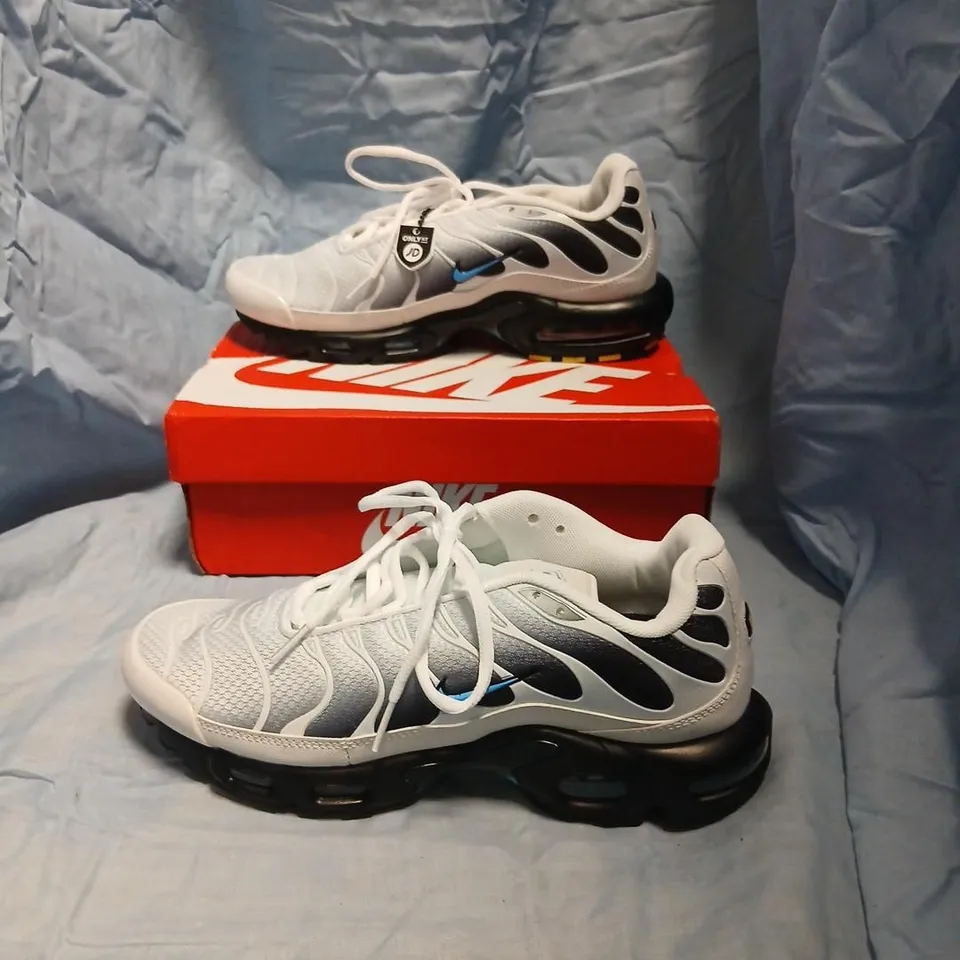 NIKE AIR MAX SNEAKERS – UK 8 (US 9, BR 41, EUR 43)