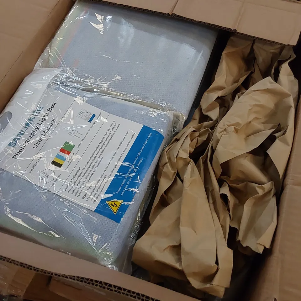 BOX OF APPROXIMATELY 40 X SANKINKEE PHOTOGRAPHY LIGHT BOXES 