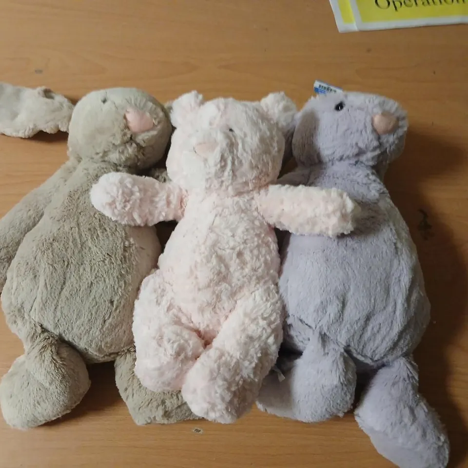 LARGE QUANTITY OF PLUSH TOYS