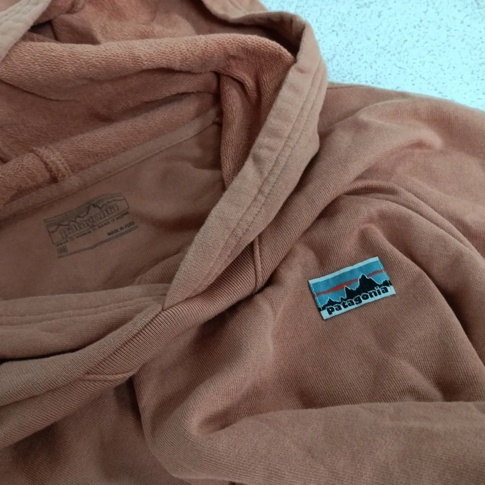 PATAGONIA COTTON HOODIE IN PALE ORANGE - M
