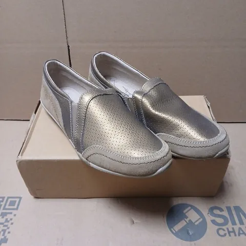 DOWN TO EARTH WOMEN'S SLIP-ON SHOES – SILVER METALLIC, UK 6 