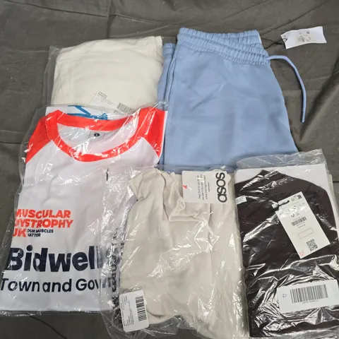 APPROXIMATELY 40 ASSORTED CLOTHING ITEMS IN VARIOUS SIZES, STYLES & COLOURS TO INCLUDE BOTTOMS, T-SHIRTS, HOODIES, ETC - COLLECTION ONLY