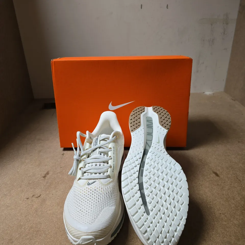 NIKE ZOOMX RUNNING SHOES – WHITE - UK SIZE 9