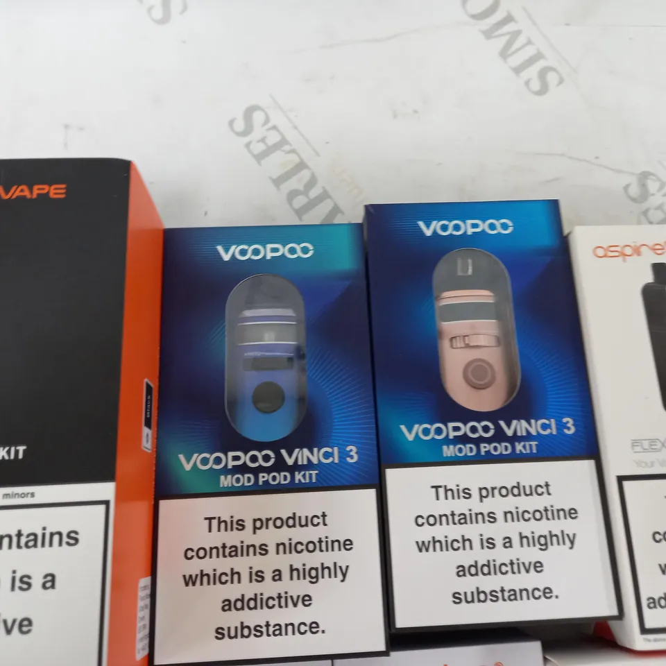 LOT OF 10 ASSORTED VAPING ITEMS TO INCLUDE GEEKVAPE AND VOOPOO