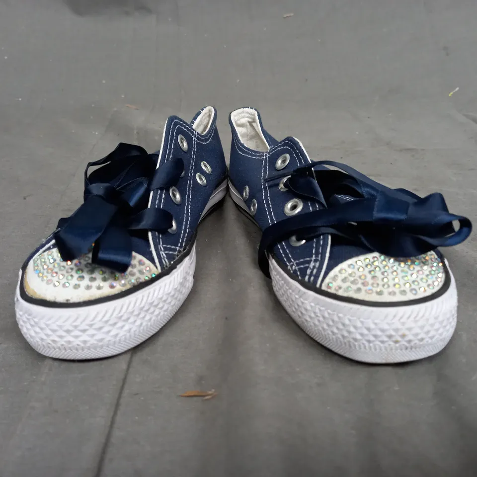 A BOX OF INDIVIDUALLY BOXED SHOES. APPROXIMATELY 15. NAVY BLUE AND WHITE, VARIOUS SIZES 